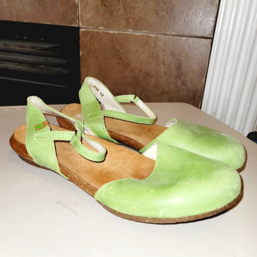 EL NATURALISTA N412 Wakataua Green Leather Velcro Closure Maryjane Sandals Sz 42